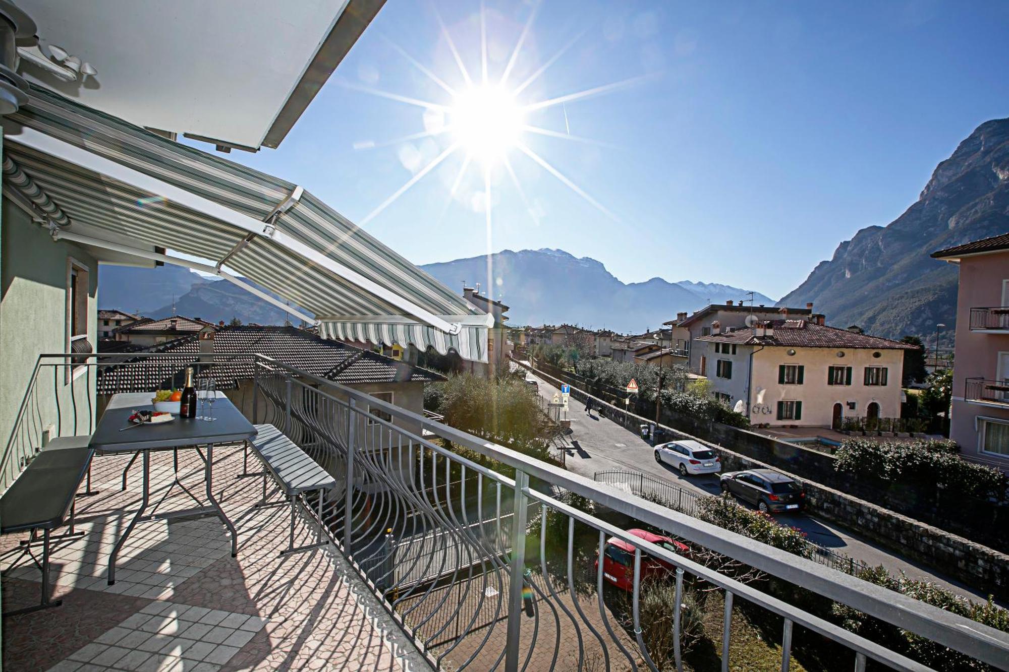 Paulie Apartment - Happy Rentals Riva del Garda Exterior photo